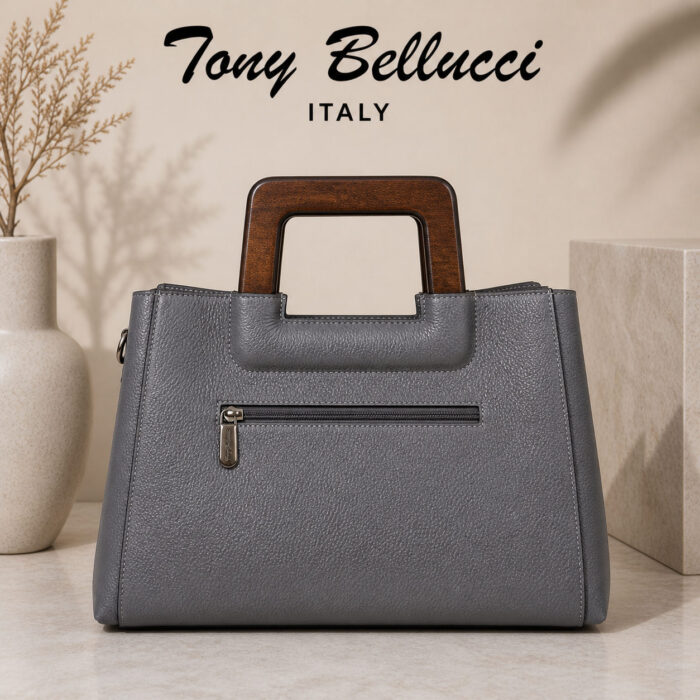 Сива дамска чанта Tony Bellucci -外外 джоб с цип и сребристи обкови, бежов фон